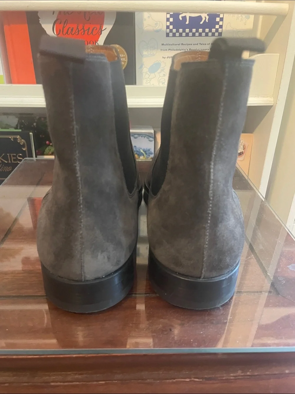 Men's Chelsea Boots - Gray Suede